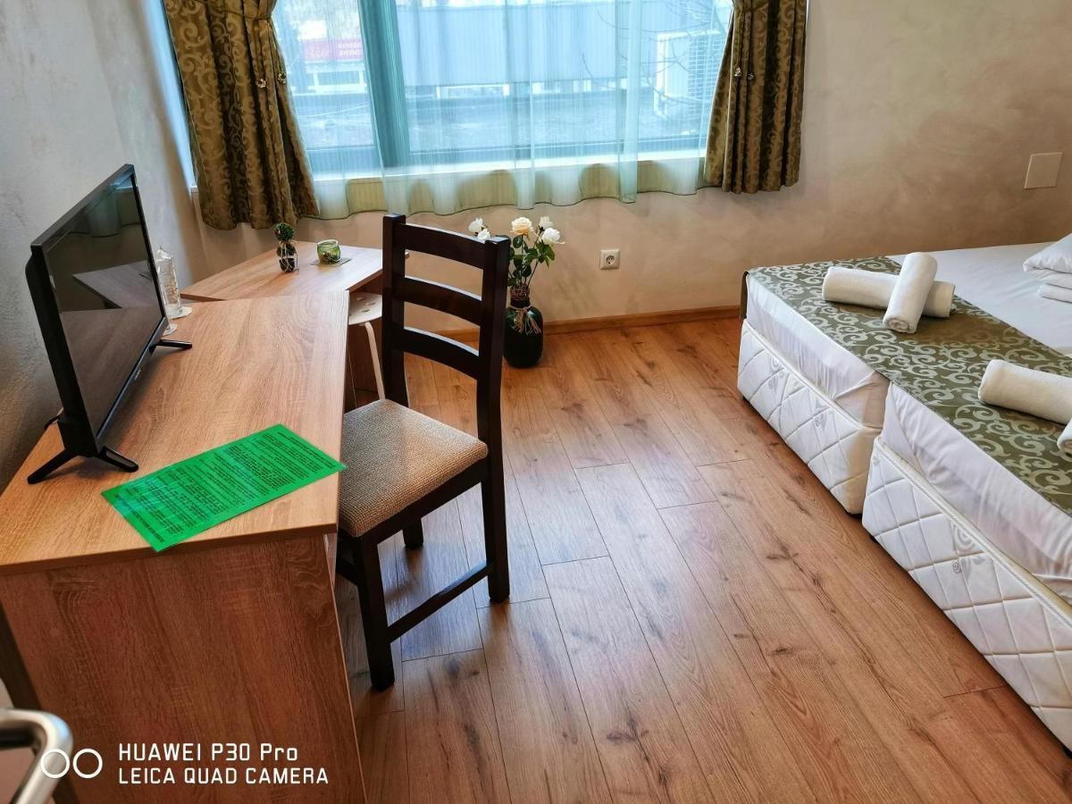Hotel Swiss Шумен Екстериор снимка