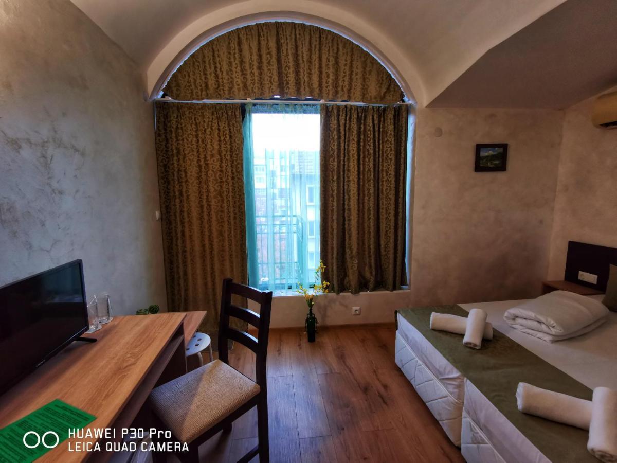 Hotel Swiss Шумен Екстериор снимка