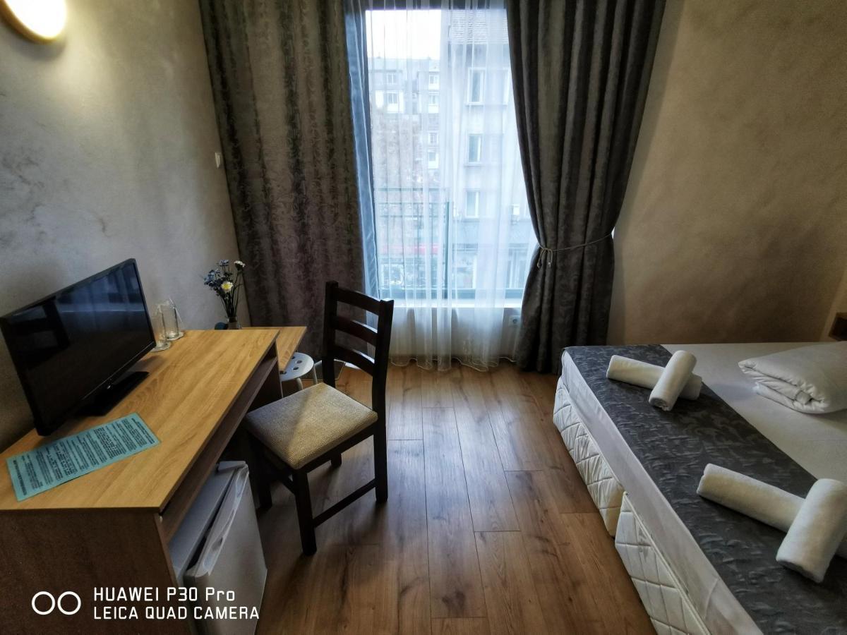 Hotel Swiss Шумен Екстериор снимка
