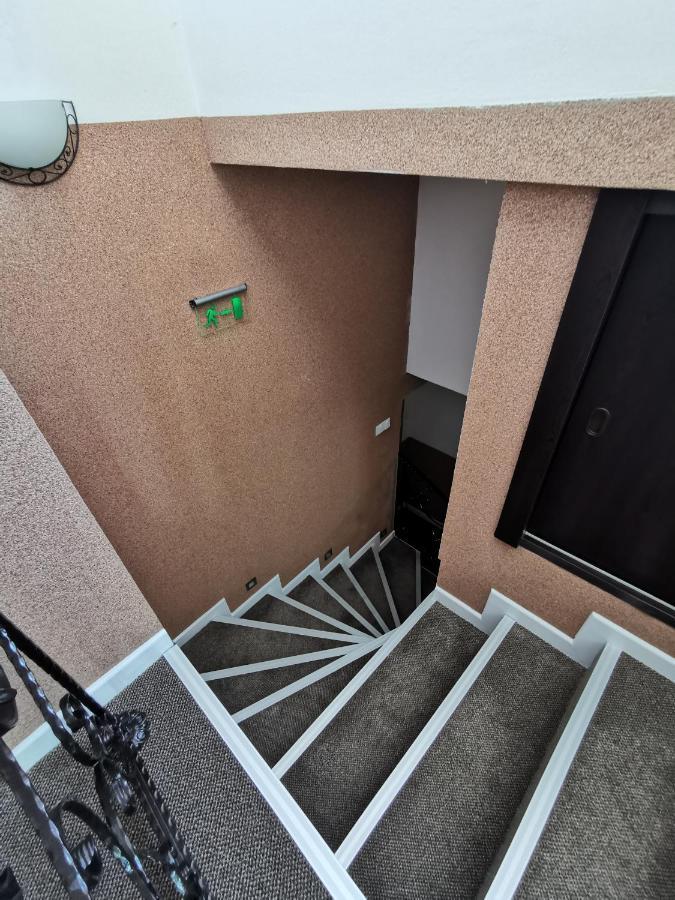 Hotel Swiss Шумен Екстериор снимка