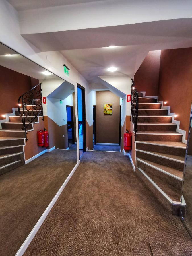 Hotel Swiss Шумен Екстериор снимка