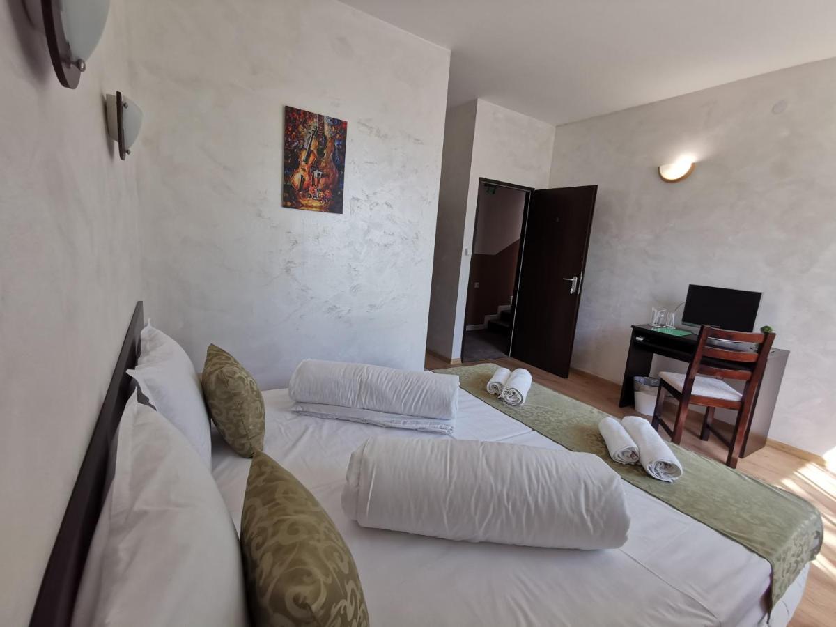 Hotel Swiss Шумен Екстериор снимка