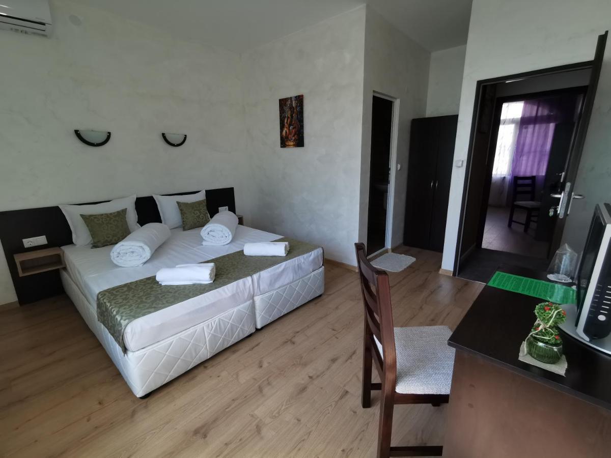 Hotel Swiss Шумен Екстериор снимка