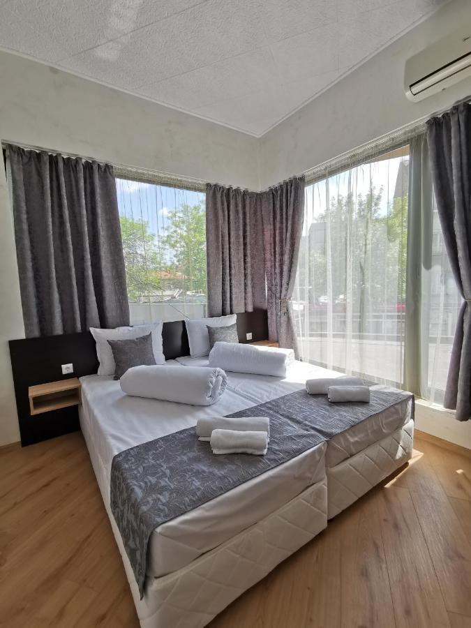 Hotel Swiss Шумен Екстериор снимка